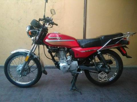 Honda cgl 125 roja