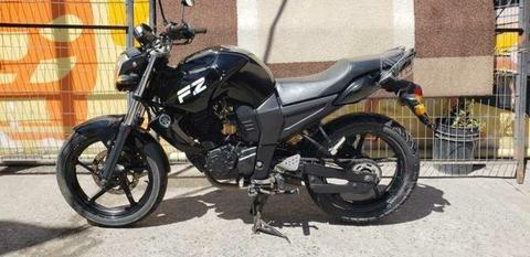 Fz 16 negra