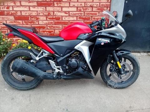 Moto honda cbr250r año 2016