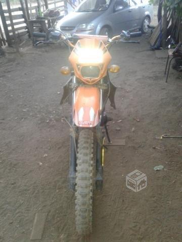 moto um dsf 200 año 2014