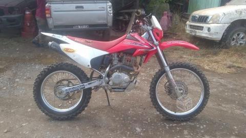 Moto en duro honda CRF 230cc