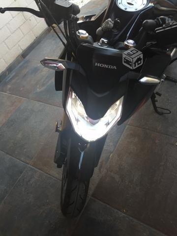 Honda CBR 190 negra
