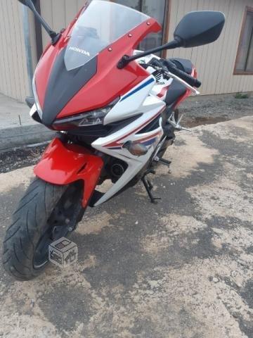 Moto cbr 500r muy linda