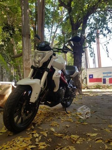 Moto Benelli tnt 300