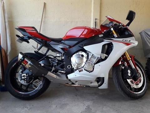 Moto Yamaha R1 2015