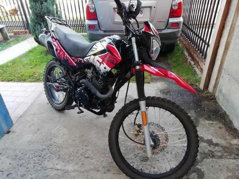 moto um 200 cc