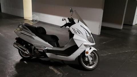 Hermosa Mega Scooter CF Moto 250 cc