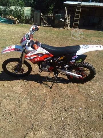 Moto enduro 250cc 4v