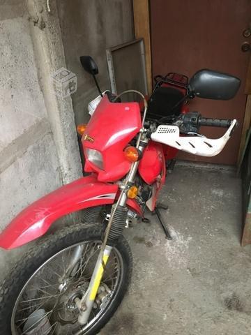 Moto en duro 200cc al día