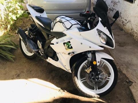 Yamaha r15 con GPS y Corta Corriente