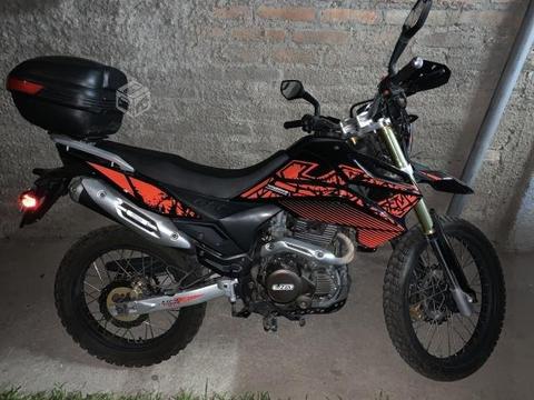 Moto UM DSR 250 cc