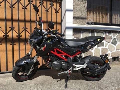 Moto Benelli TNT 135