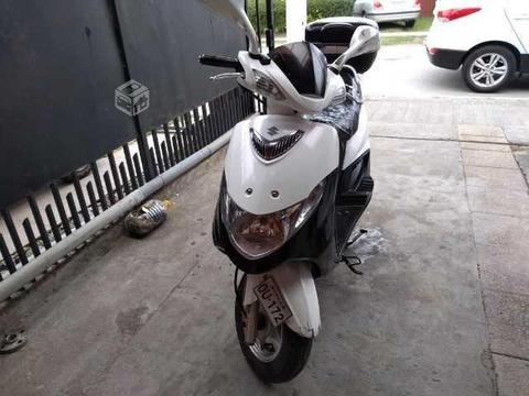 Moto escuter Suzuki