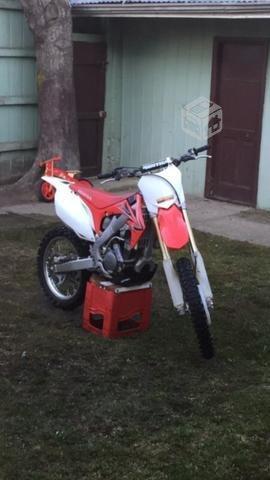 Crf 250R prácticamente nueva. Liberada