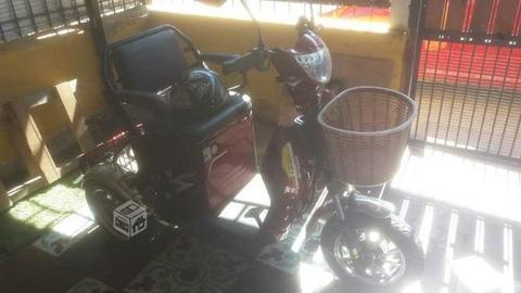 Moto triciclo electrica