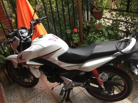 Moto Honda Storm fi 125 cc blanca