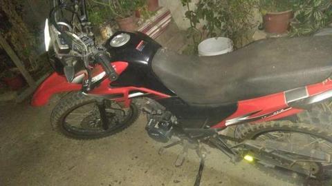 Moto loncin en buen estado
