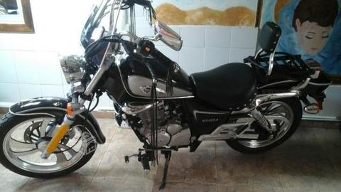 Moto Suzuki GZ 150 CC. Año 2016