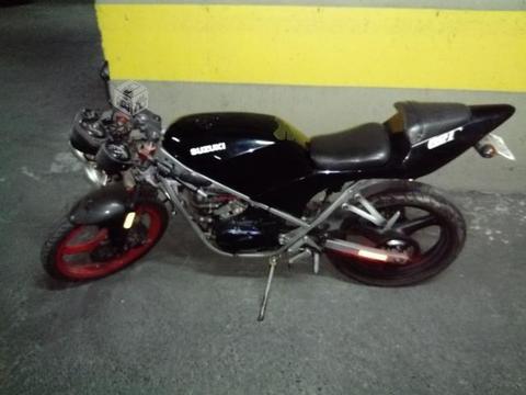 Moto Suzuki rg 50
