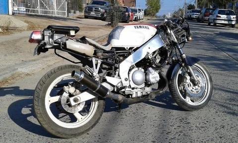 1 Moto Yamaha FZR 250 Exup