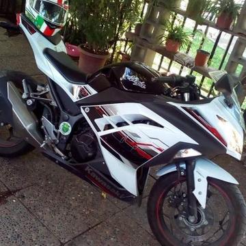 Moto Kawasaki Ninja 300