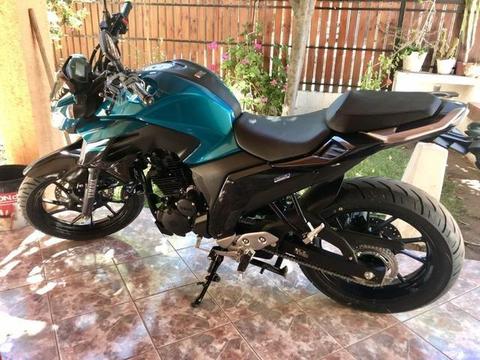 Moto Yamaha FZ25