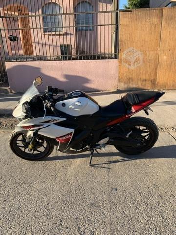 Moto Yamaha R3