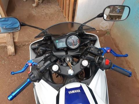 Yamaha r15 v2