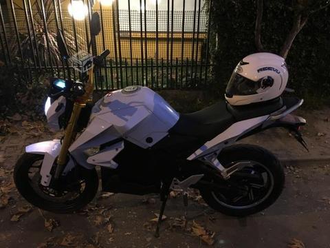 Moto Hodar, 100% Electrica, con Casco Reevu