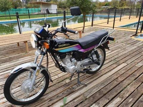 Moto Honda 125 CGL único dueño nueva