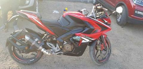 Moto bajaj pulsar 200rs