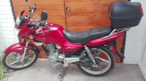 Honda Storm año 2009 a 450.000