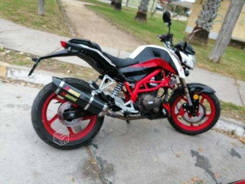 Moto um 250 cc