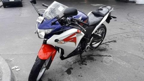 HONDA CBR 250R Tricolor al dia