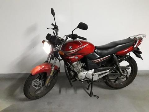 Moto Yamaha YBR125 2015