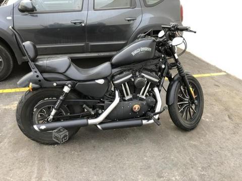 Harley Davidson IRON 883 con modificaciones