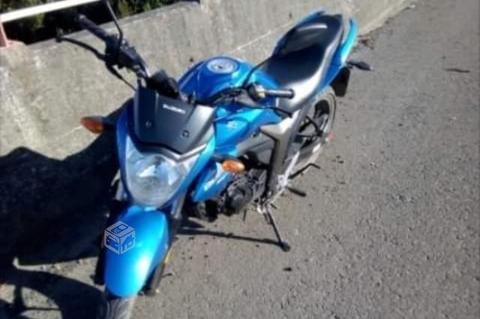 Permuto Suzuki gixer por auto