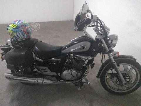 Moto Suzuki GZ 150