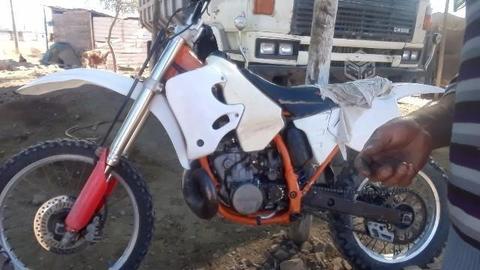 Honda cr 250 2t..tirando al 1000%