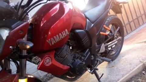 Moto Yamaha con Accesorios