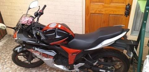 Moto suzuki gitser150