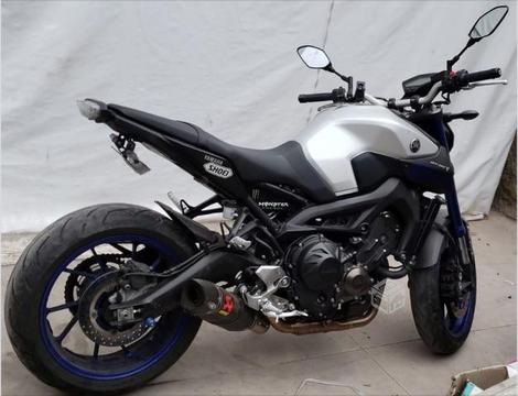 yamaha MT 09 solo por fuerza mayor