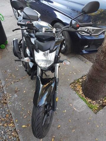 Yamaha fzn 150 negra