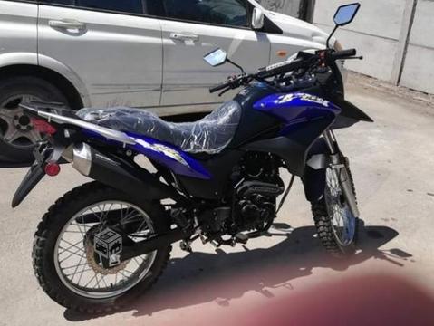 Motorroad 300 o permuto por auto doy dinero a favo