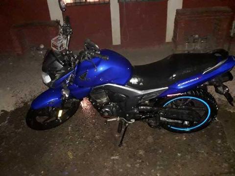 Moto Honda Invicta CB150