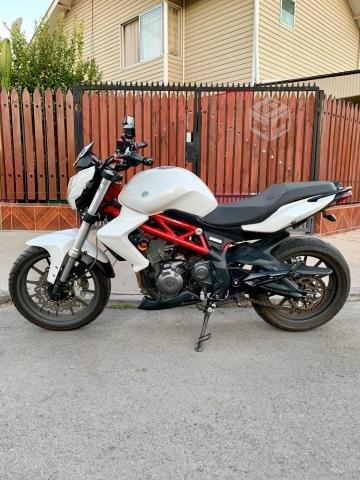 Moto TNT 300cc Benelli