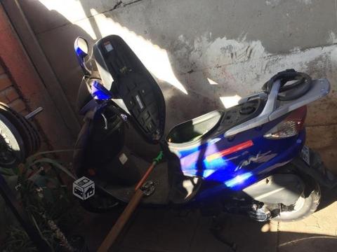 Moto scooter suzuki