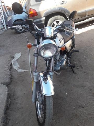 Moto Suzuki 250 cc al dia sin detalles conversable