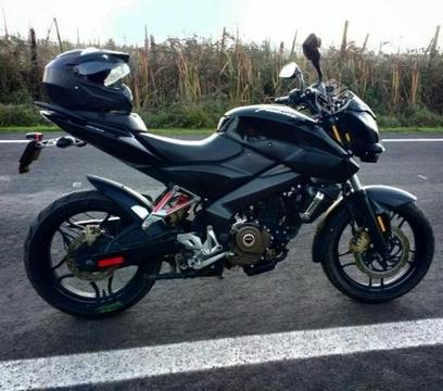 Pulsar NS 200 Negra + Casco y Extras