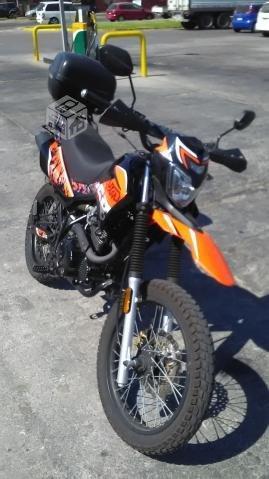 Moto UM DSR 200cc